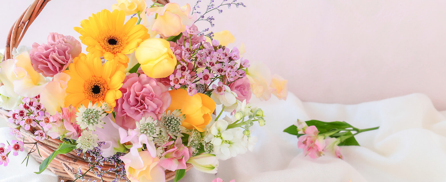 開店、開業祝いやコンサートなどへお花をお届けします。スタンド生花やアレンジメントフラワー。シーンに合わせご提案いたします。